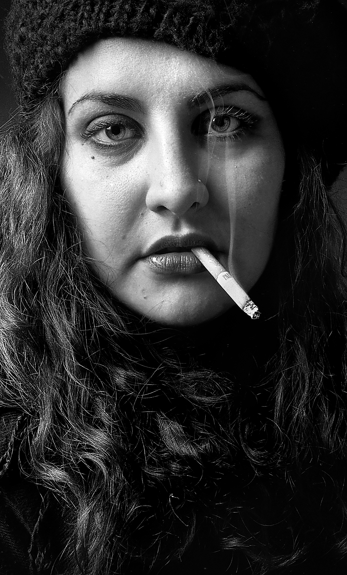 ritratto-portrait-paola-simonelli-smock-cigarette-seigaretta-fumo