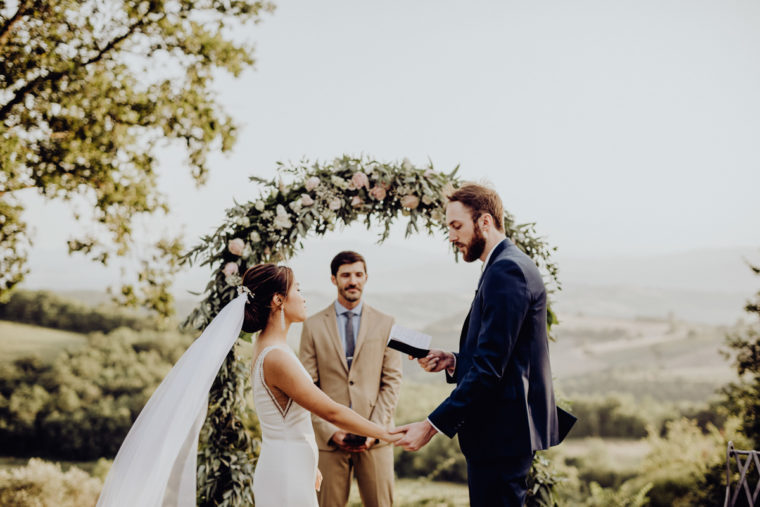 wedding in umbria - italian wedding - italian weddin photographer - sposarsi in umbria - matrimonio in cascina - rito civile all'aperto - nozze in collina - matrimonio a Todi